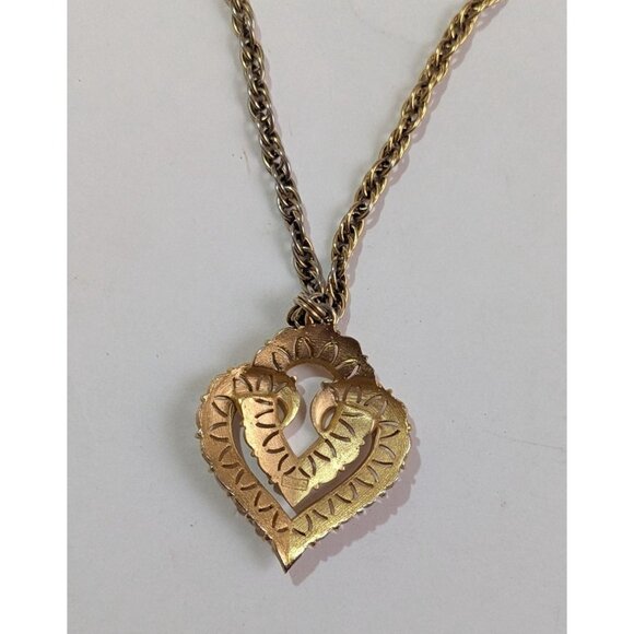 Vintage Crown Trifari Gold Tone Heart Pendant Necklace Chain 20" Elegant - Picture 5 of 8